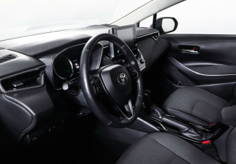 Подержанный автомобиль Toyota Corolla Sedan 2021 года (10 фото)