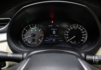 Подержанный автомобиль Infiniti QX50 2018 года (13 фото)