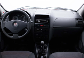 Подержанный автомобиль Fiat Albea 2011 года (13 фото)