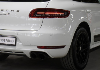 Подержанный автомобиль Porsche Macan 2017 года (24 фото)