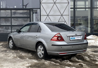 Подержанный автомобиль Ford Mondeo Sedan 2007 года (7 фото)