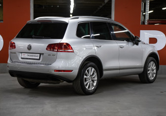 Подержанный автомобиль Volkswagen Touareg 2011 года (5 фото)