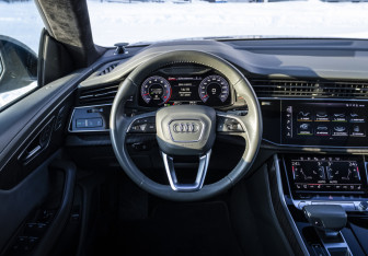 Подержанный автомобиль Audi Q8 2019 года (11 фото)