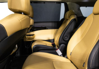 Подержанный автомобиль Kia Carnival 2020 года (24 фото)