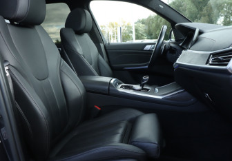 Подержанный автомобиль BMW X7 2021 года (15 фото)