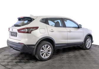 Подержанный автомобиль Nissan Qashqai 2020 года (5 фото)