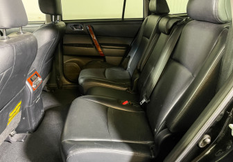 Подержанный автомобиль Toyota Highlander 2013 года (10 фото)
