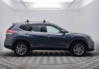 Подержанный автомобиль Nissan X-Trail 2015 года (6 фото)