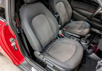 Подержанный автомобиль MINI Hatch 2020 года (22 фото)