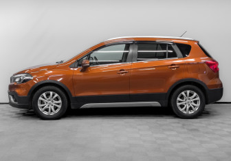 Подержанный автомобиль Suzuki SX4 Hatchback 2018 года (9 фото)