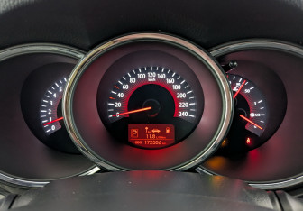 Подержанный автомобиль Kia Sorento 2011 года (13 фото)