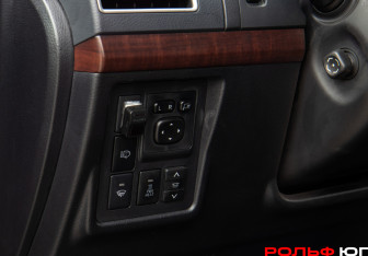 Подержанный автомобиль Toyota Land Cruiser Prado 2015 года (12 фото)