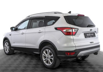 Подержанный автомобиль Ford Kuga 2018 года (7 фото)