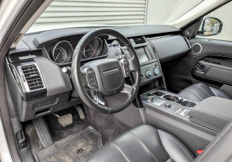 Подержанный автомобиль Land Rover Discovery 2017 года (16 фото)