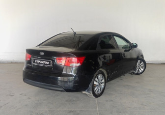 Подержанный автомобиль Kia Cerato Sedan 2013 года (4 фото)