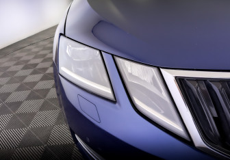 Подержанный автомобиль Skoda Octavia Liftback 2017 года (17 фото)
