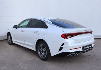 Подержанный автомобиль Kia K5 2022 года (6 фото)