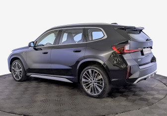 Подержанный автомобиль BMW X1 2024 года (7 фото)