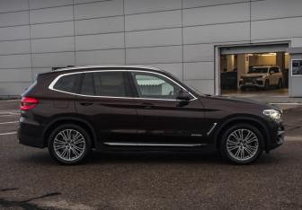 Подержанный автомобиль BMW X3 2017 года (4 фото)