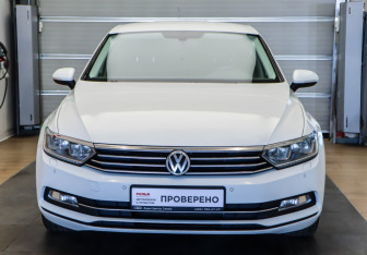Подержанный автомобиль Volkswagen Passat Sedan 2015 года (2 фото)