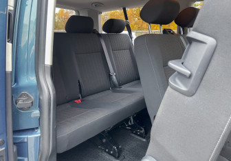 Подержанный автомобиль Volkswagen Caravelle 2017 года (12 фото)