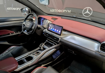 Подержанный автомобиль Geely Coolray 2021 года (10 фото)