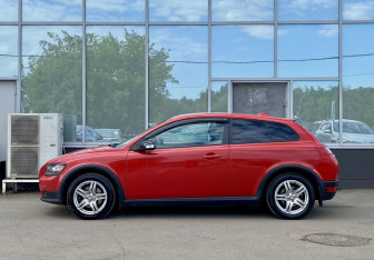 Подержанный автомобиль Volvo C30 2008 года (8 фото)