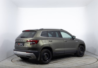 Подержанный автомобиль Skoda Karoq 2019 года (5 фото)