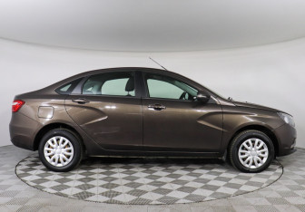 Подержанный автомобиль LADA (ВАЗ) Vesta Sedan 2018 года (4 фото)