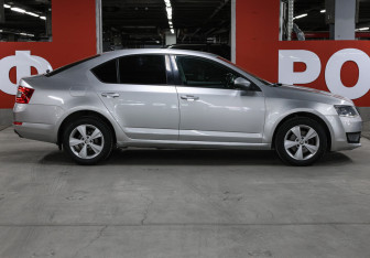 Подержанный автомобиль Skoda Octavia Liftback 2014 года (4 фото)