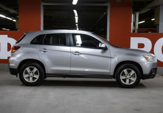 Подержанный автомобиль Mitsubishi ASX 2011 года (4 фото)