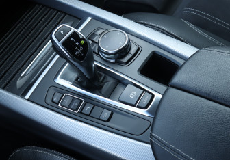 Подержанный автомобиль BMW X5 2015 года (15 фото)