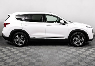 Подержанный автомобиль Hyundai Santa Fe 2022 года (4 фото)