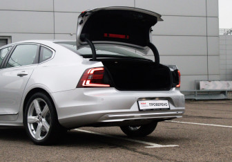 Подержанный автомобиль Volvo S90 2020 года (28 фото)