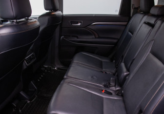 Подержанный автомобиль Toyota Highlander 2014 года (11 фото)