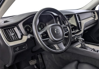 Подержанный автомобиль Volvo XC60 2021 года (15 фото)