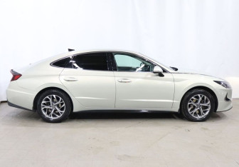 Подержанный автомобиль Hyundai Sonata 2019 года (7 фото)