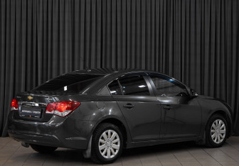 Подержанный автомобиль Chevrolet Cruze Sedan 2014 года (4 фото)