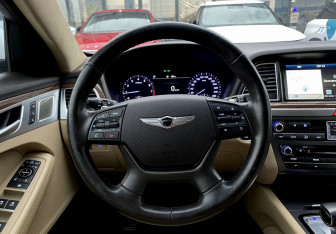 Подержанный автомобиль Genesis G80 2017 года (15 фото)