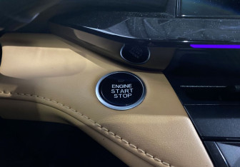 Подержанный автомобиль Changan UNI-V 2023 года (17 фото)