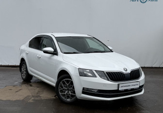 Подержанный автомобиль Skoda Octavia Liftback 2017 года (3 фото)