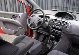 Подержанный автомобиль Hyundai Matrix 2005 года (11 фото)