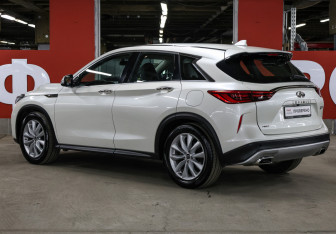 Подержанный автомобиль Infiniti QX50 2018 года (7 фото)