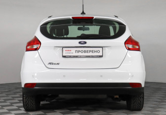Подержанный автомобиль Ford Focus Hatchback 2018 года (6 фото)