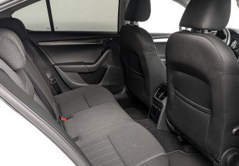 Подержанный автомобиль Skoda Octavia Liftback 2017 года (17 фото)