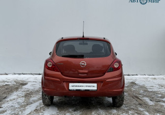 Подержанный автомобиль Opel Corsa 2011 года (6 фото)