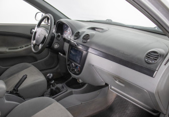 Подержанный автомобиль Chevrolet Lacetti Wagon 2006 года (9 фото)