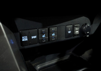 Подержанный автомобиль Toyota RAV4 2016 года (20 фото)