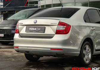Подержанный автомобиль Skoda Rapid Liftback 2014 года (16 фото)