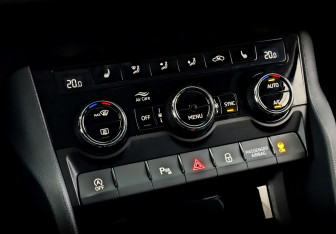 Подержанный автомобиль Skoda Karoq 2021 года (25 фото)